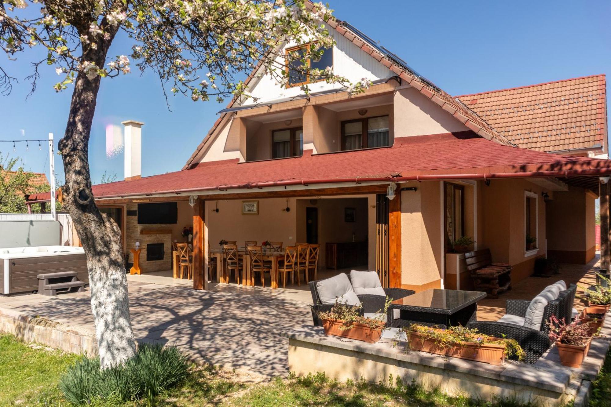 Vila Crisalia Sibiel -Sibiu (Adults Only) Hotel Luaran gambar
